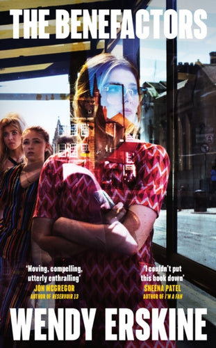 The Benefactors : the moving and utterly enthralling debut novel about class, power and what being a parent means. - 9781399741668