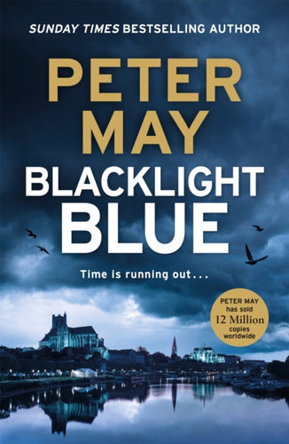 Blacklight Blue : A suspenseful, race against time to crack a cold-case (The Enzo Files Book 3) - 9781529431575